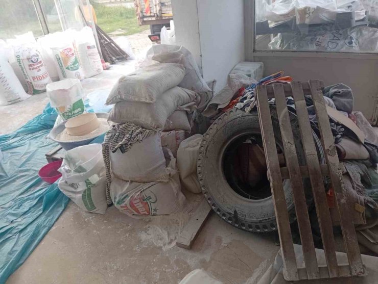 Bartın’da 7.5 ton böceklenmiş ve tarihi geçmiş un ele geçirildi