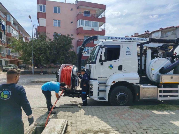 BASKİ’nin yeni kanal açma araçları Ayvalık’ta hizmete başladı