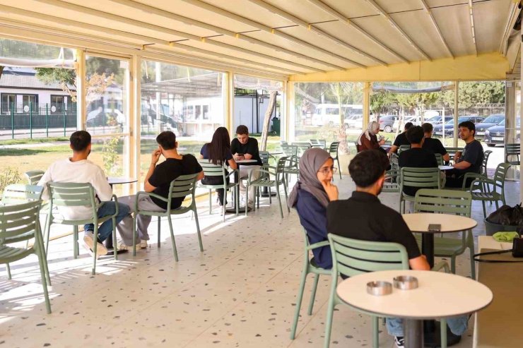 Üniversiteli gençlerden Yurt Kafe’ye yoğun ilgi