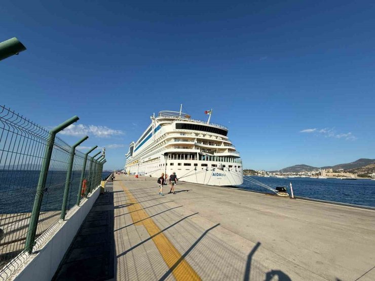 Bodrum’a 2 bin 243 yolcuyla geldi