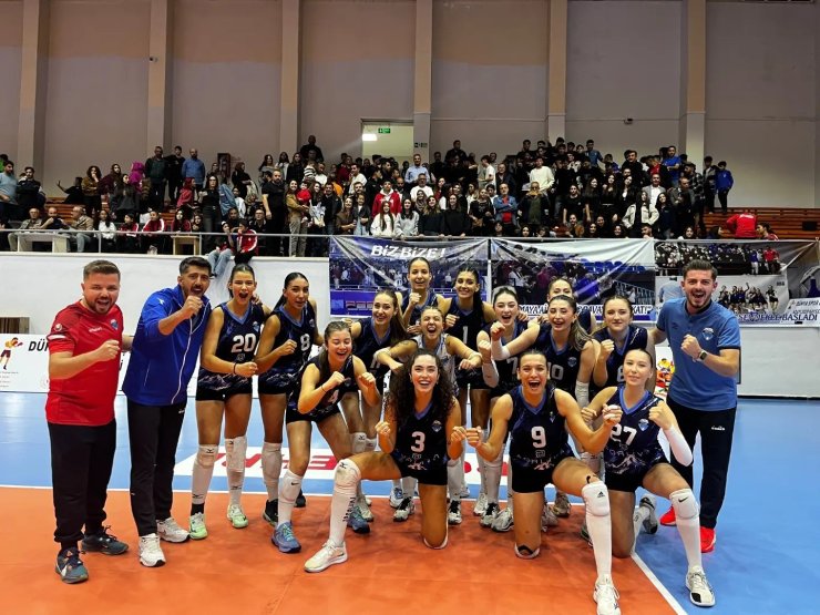 Kayseri Atletikspor Voleybol takımı evinde kazandı