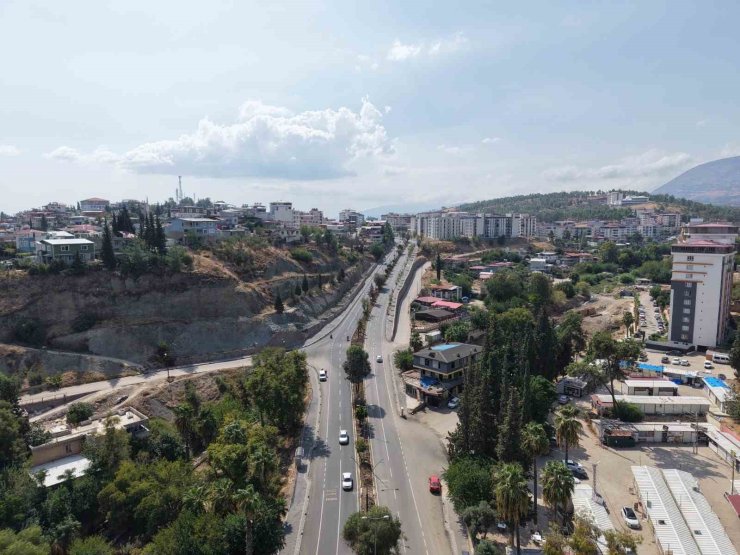 Kırıkhan’da 5 ana arterde ulaşım altyapısı yenilendi