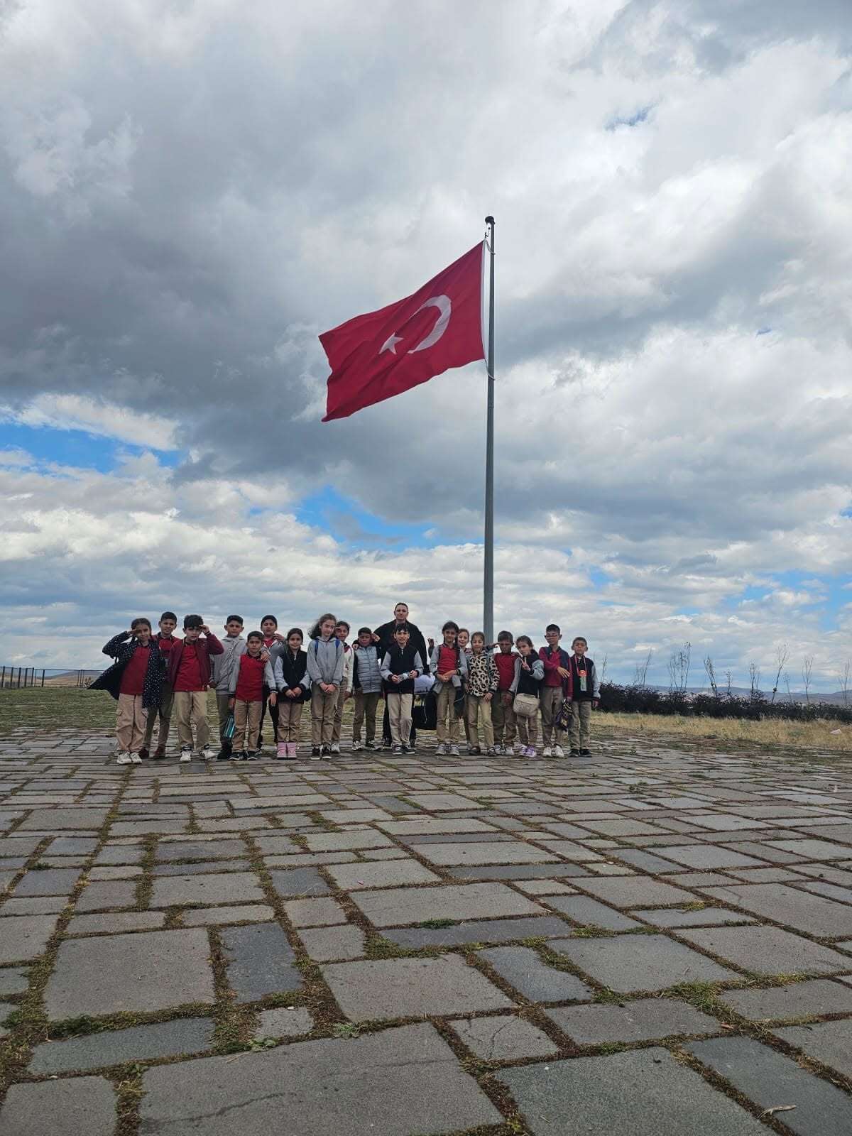 akyaka-ogrencileri-kars-tarihi-gezi