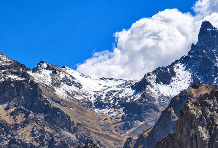 Hakkari’de yüksek kesimler beyaza büründü
