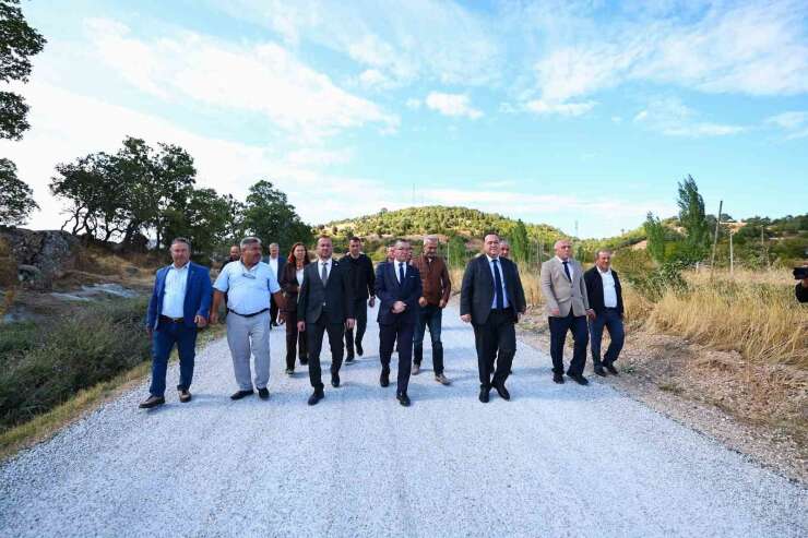 Başkan Dutlulu, Demirci’de 12 mahalleye ulaşım sağlayan yolu inceledi