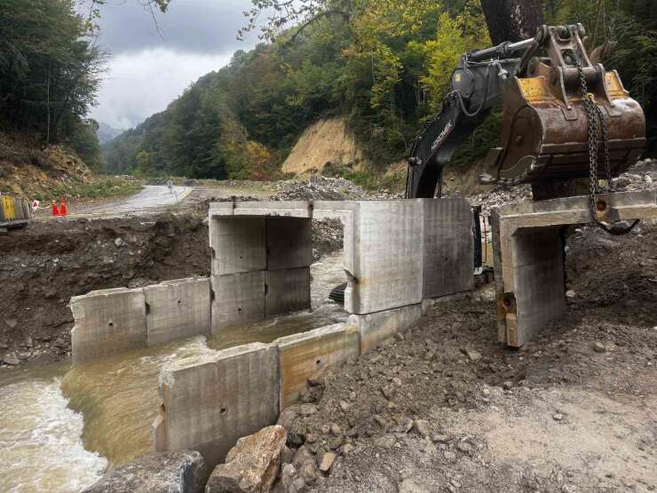 Yağışlarda çöken yolun alt yapısı güçlendirildi