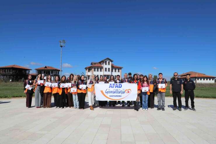 Eğitimleri tamamlanan 38 gönüllü daha destek AFAD gömüllüsü kimliği aldı
