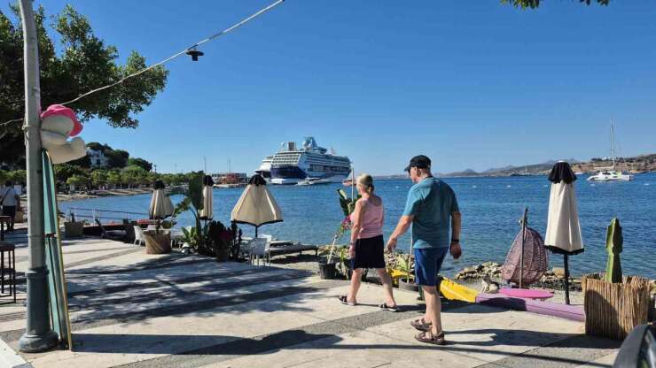 Bodrum’da iki gemiyle 2 bin 888 yolcu geldi