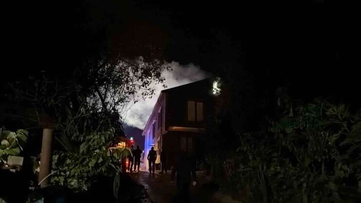 Düzce’de 2 katlı ahşap evde yangın
