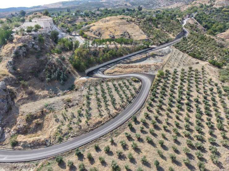 HBB, Kırıkhan Alaybeyli’nin bağlantı yolunu asfaltladı