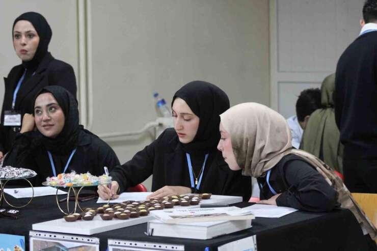 Kafkas Üniversitesi’nde gastronomi heyecanı: Öğrenciler standa akın etti