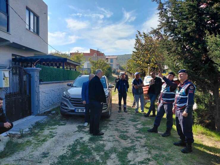 Bursa’da çatıya çıkıp yıkıma direndi...Mudanya’da gergin bekleyiş