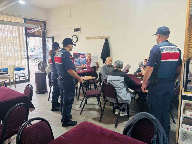 Jandarma çocuklar silahlara ulaşmasın diye köy köy gezip broşür dağıttı