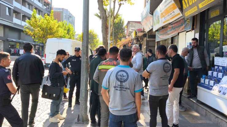 Denizli’de hukuki sürecin devam ettiği iş hanında yıkım hazırlıkları esnafı ayağa kaldırdı