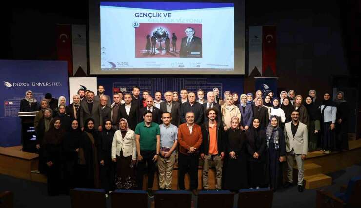Nevzat Tarhan "Gençler geleceğe hazırlanırken sürü psikolojisinden çıkmalı"