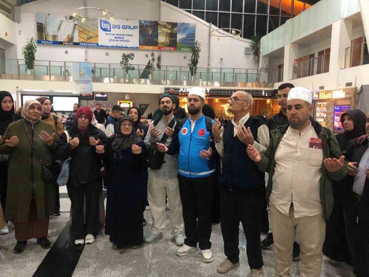 Hayırseverler destek oldu, umre hayali gerçekleşti