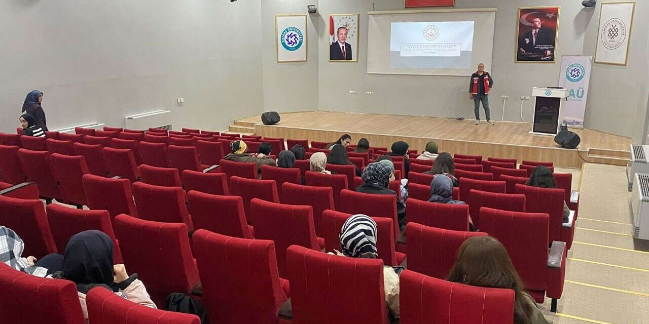 kars-universite-ogrencileri-guvenli-iliskiler-egitimi