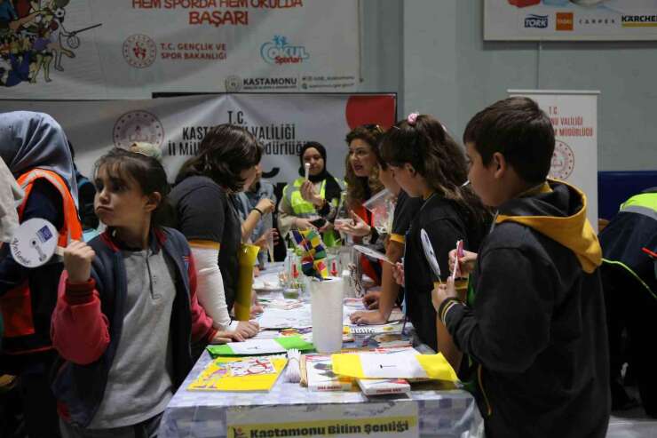 Kastamonu’da binlerce öğrenci şenlikte bilim ve teknolojiyle buluştu