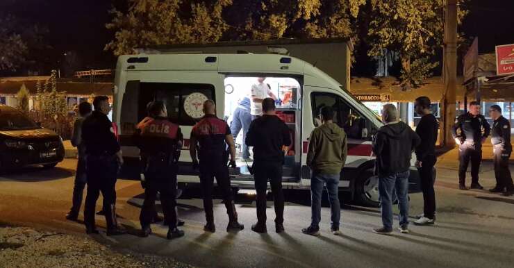 Bıçaklı saldırıya uğrayan genç yaralandı