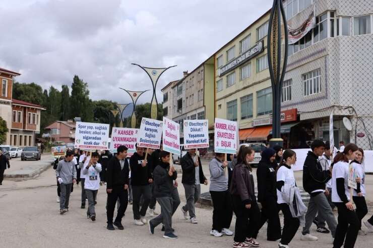 Bayburt’ta meme kanserine karşı farkındalık yürüyüşü düzenlendi