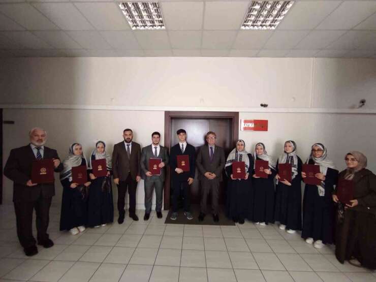 Bilecik’te 10 öğrenci hafızlık eğitimini tamamladı