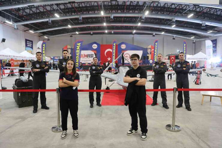 Öğrencinin Bayraktar TB2 SİHA heyecanı ve sevinci kameralara yansıdı