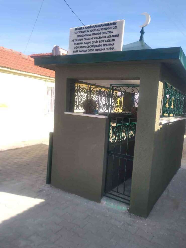 Burhaniye’de Kaptan Dede Türbesi yenilendi
