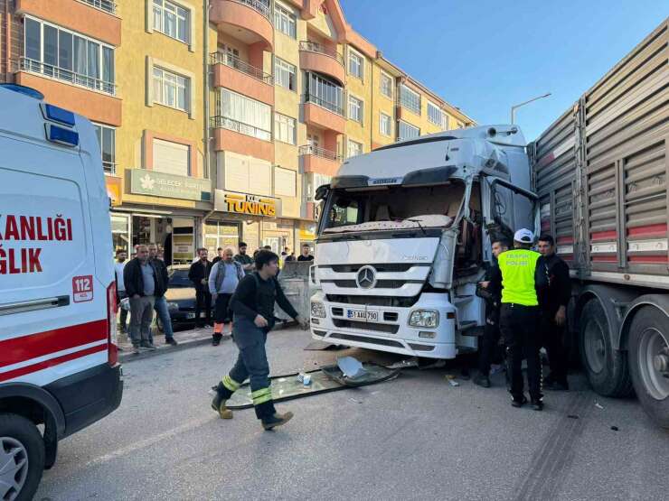 Kulu’da zincirleme trafik kazası: 1 yaralı