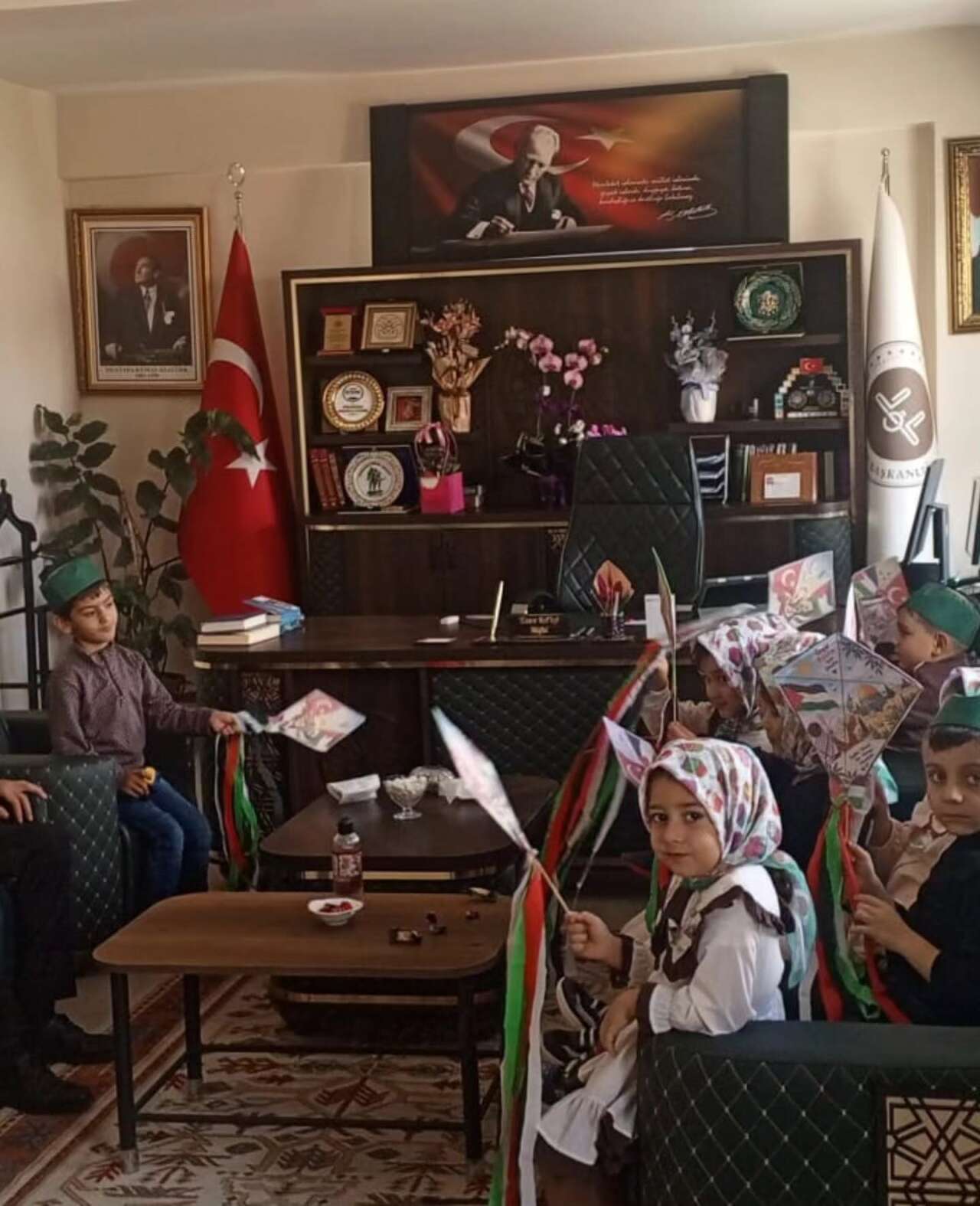 sarikamis-minik-ogrenciler-muftu-emre-kaya-ziyareti