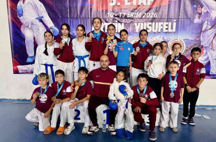 Yusufeli’ndeki karate turnuvasında madalyaları topladılar