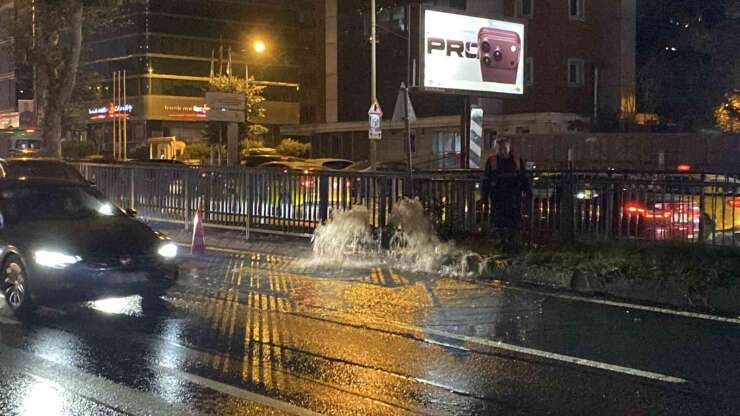 Beşiktaş Zincirlikuyu alt geçidini su bastı, Büyükdere Caddesi göle döndü