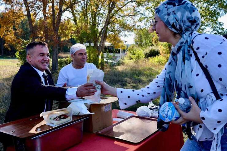 Bilecik’te gençlere köfte molası