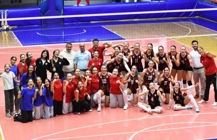 Kadın voleybolculardan muhteşem geri dönüş
