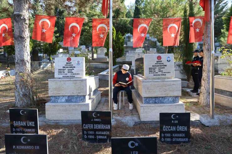 Öğrenciler Şehit Alican Öztürk’ün kabri başında dualarla andı