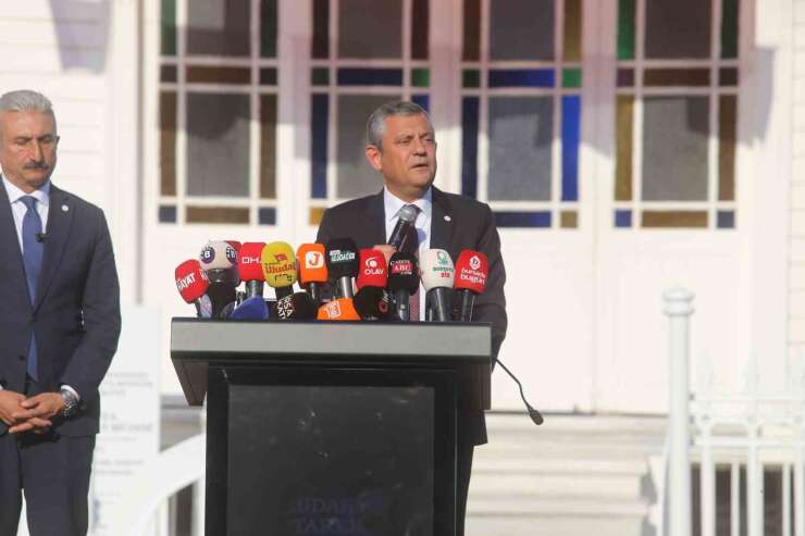 Özgür Özel, Mudanya’da vatandaşlarla buluştu