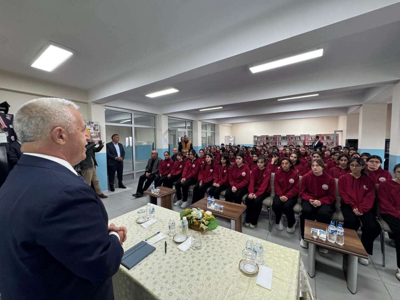 ahmet-arslan-kagizman-ogrencilerle-bulustu