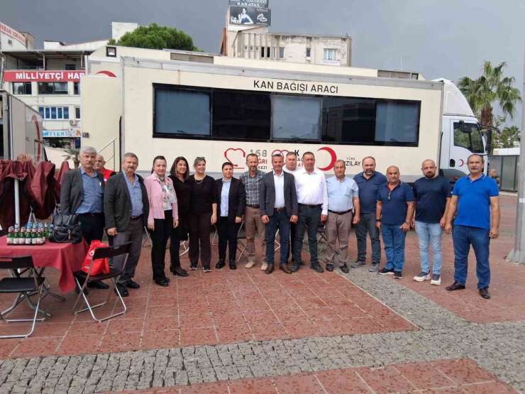 Aliağalı muhtarlardan Kızılay’a kan bağışı