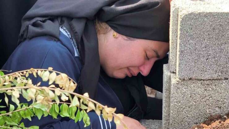 Batan gemide 2 evladını kaybeden annenin "Çok özledim sizi" paylaşımı yürek burktu
