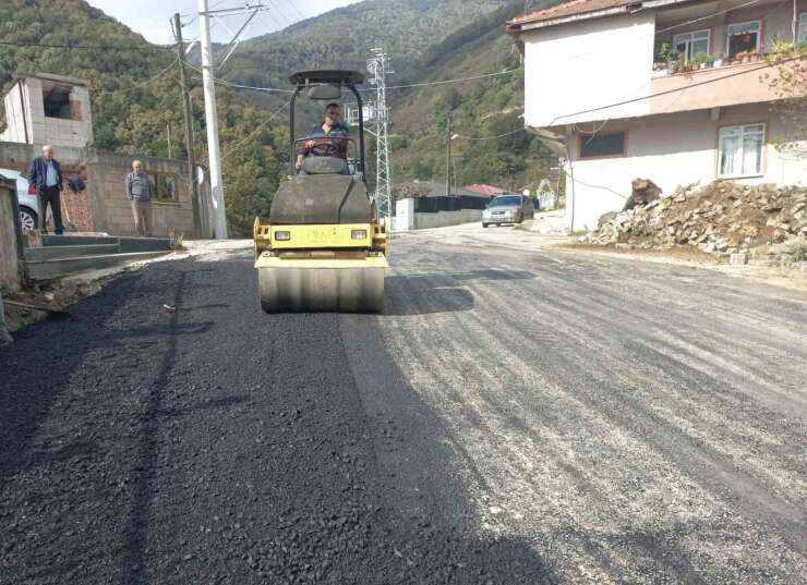Çilimli’de asfalt yama çalışması sürüyor