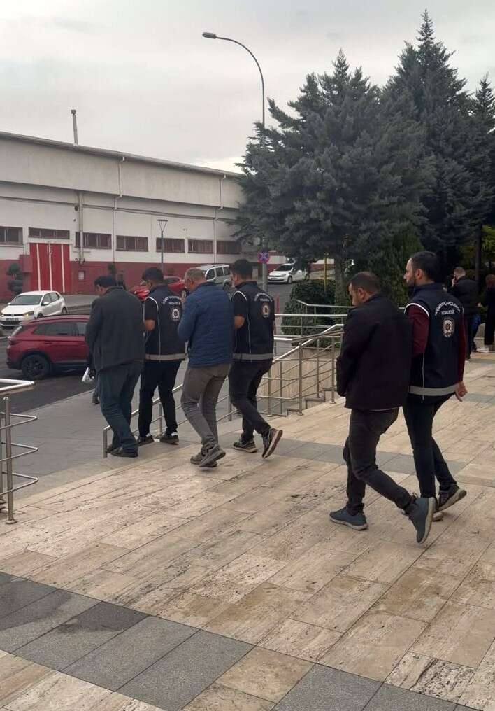 3 şüpheli göçmen kaçakçılığından tutuklandı