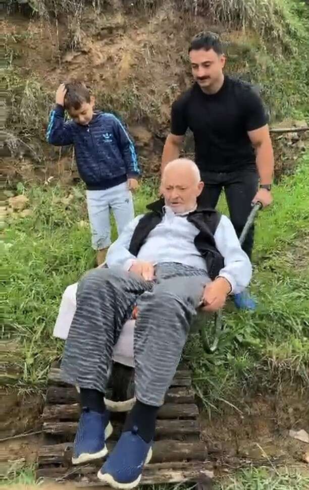 Trabzon’un Araklı ilçesinde diyaliz hastasının "yol" çilesi