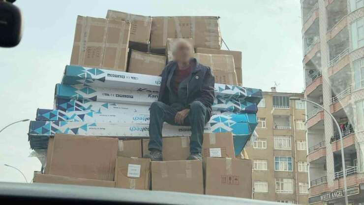 Kolilerin üzerinde oturarak canını hiçe saydı