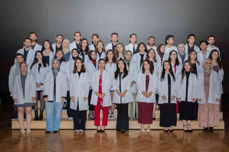 EBYÜ’de diş hekimliği öğrencileri beyaz önlüklerini giydi