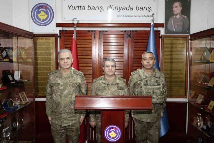 Kosova Barış Gücü komutası Türkiye’den İtalya’ya devredildi