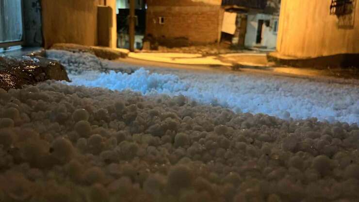 Bayburt’ta fındık büyüklüğünde dolu etkili oldu
