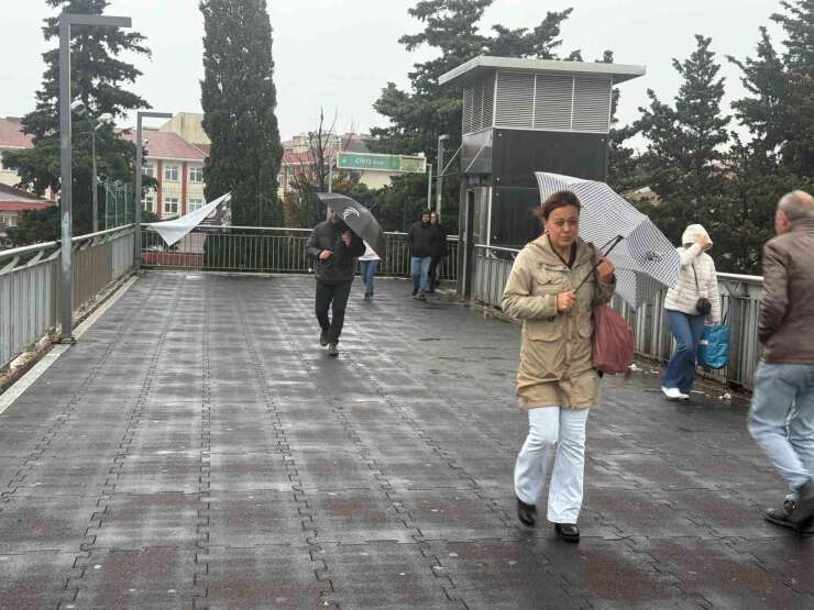 İstanbul’da trafik yoğunluğu oluştu, işe gitmek isteyen vatandaşlar zor anlar yaşadı