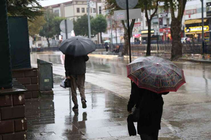 Kastamonu’da sağanak yağış etkili oluyor
