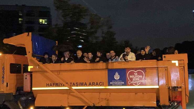 Sarıyer’de mahsur kalan 200’ün üzerinde çalışan, kamyonlarla kurtarıldı