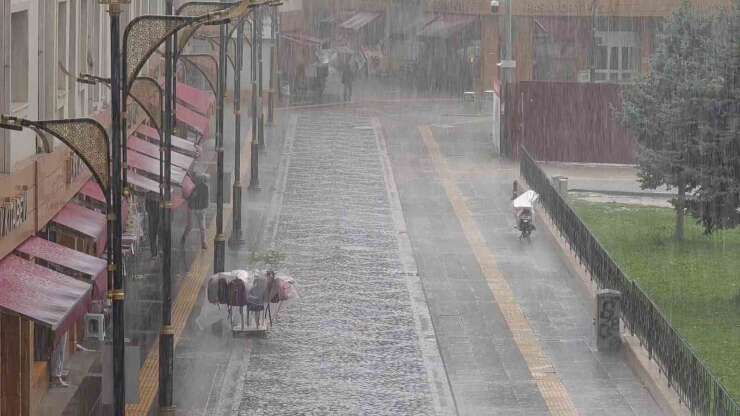 Sivas’ta kuvvetli sağanak maddi hasara yol açtı