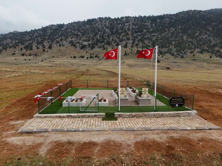 Asırlık mezarlar, şehitlik oldu